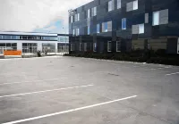 圖德拉4U住宿酒店 - 停車場