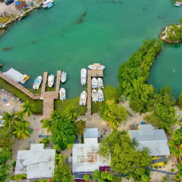 Captain Pip's Marina & Hideaway Hotels near Seven Mile Bridge