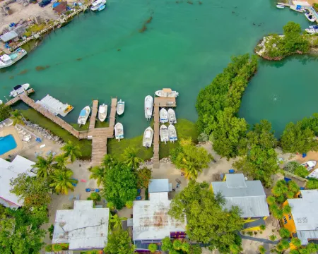 Captain Pip's Marina & Hideaway Hotels in Marathon