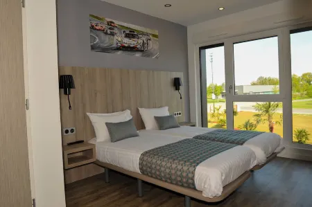 Résidence des Pilotes Отели в г. Ле Вижан