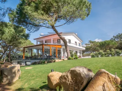 Azen Cool House Hotel berhampiran Pantai Macas