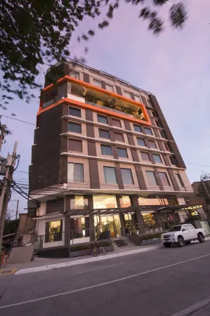 Hive Hotel and Convention Place Отели рядом с достопримечательностью «Mt. Carmel Shrine»