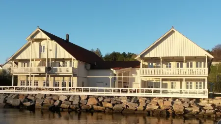 Tingvoll Fjordhotell Отели в г. Ангвик