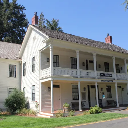 Wolf Creek Inn & Tavern