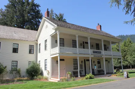 Wolf Creek Inn & Tavern