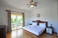 GT Self Catering Apartments - Mountain view