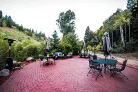 The Williamsburg Cottage at Valley Glen...your romantic mountain getaway