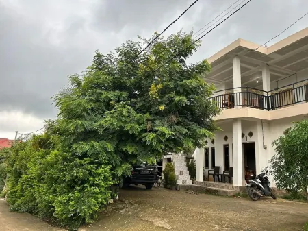 Four-G Homestay & Komodo Tour Отели рядом с Аэропорт Лабуан Баджо