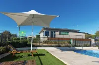 Crestview Tourist Park Hotels in Queanbeyan West