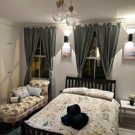 Studio - Sleeps 2 - Acton Park and Stn Close