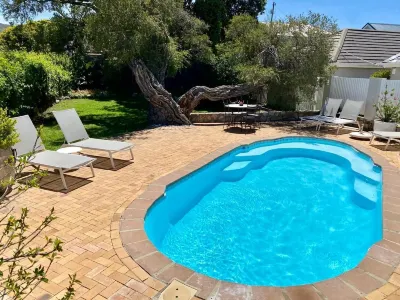 Anchor's Rest Hotels in Westcliff