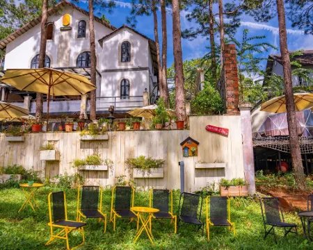 德維弗民宿-芒甸 公伯隴酒店