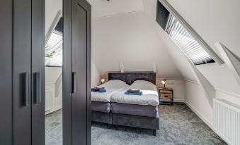 Stylish Farmhouse with Spa Tub