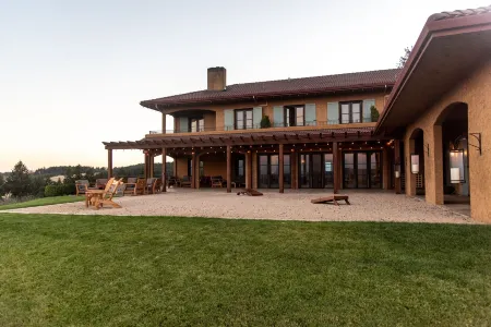 Black Walnut Inn & Vineyard