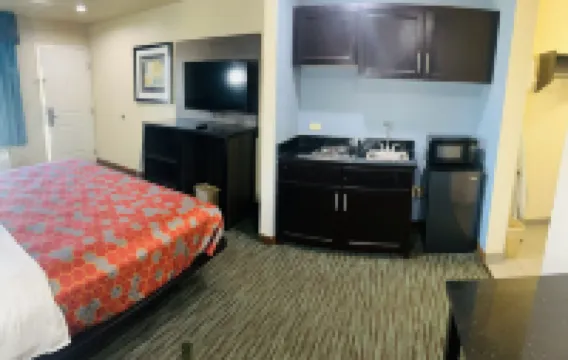 Garden Inn and Suites - Motels