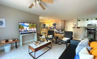 Lux Condo at Yacht Club 10 Min from Beach