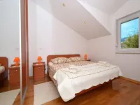 Bright Kaštela Apartment with Balcony and Private Parking Các khách sạn ở Kastel Stari