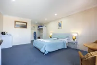 Alexander Motel Hotels in Warwick