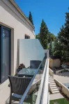 The 7 Suites by Konnect, An Elegant Living in Ipsos Hotels in Feakes