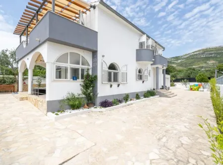 Villa Bliss , Kastela - Croatia Отели в г. Opcina Kastela