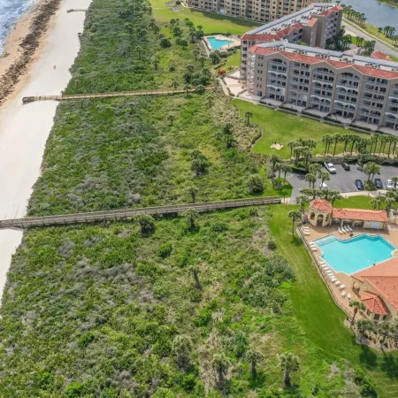 Oceanview Top-floor Penthouse in Surf Club Beach Pool Access