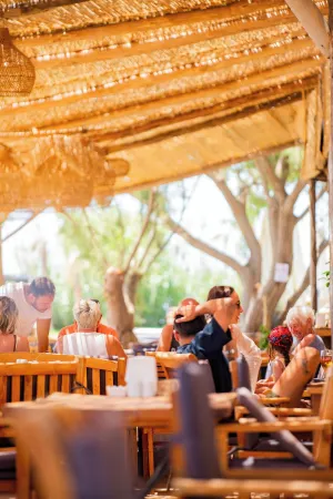 lilium rooms Отели рядом с достопримечательностью «Çeşme altinkum»