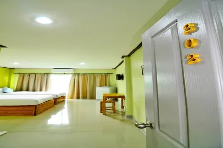 Laksasuk House Отели рядом с достопримечательностью «Wat Don Kaeo»