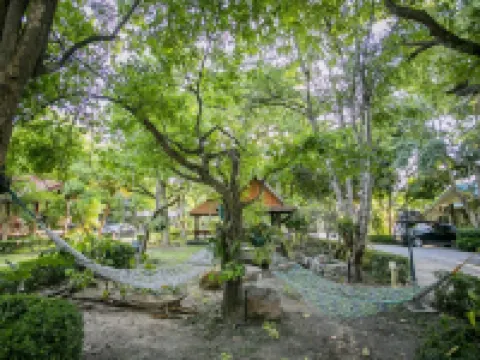 พันพิศาข์ รีสอร์ท โรงแรมในอำเภอ สามชุก