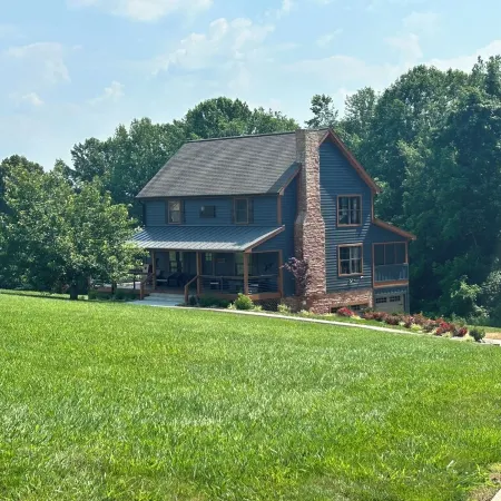 Charming 3-bedroom cabin with AC and WiFi at Barren River Lake in Lucas, KY