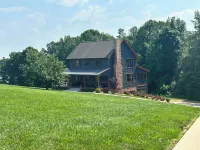 Charming 3-bedroom cabin with AC and WiFi at Barren River Lake in Lucas, KY - Chalets