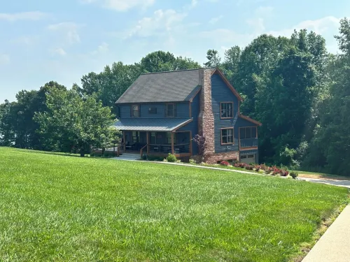 Charming 3-bedroom cabin with AC and WiFi at Barren River Lake in Lucas, KY