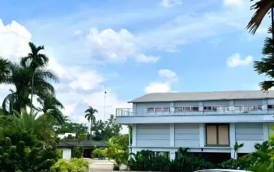Grand Asrilia Hotel Hotel dekat Tugu Simpang Lima