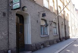 2ndhomes Charming 2BR Home w Balcony