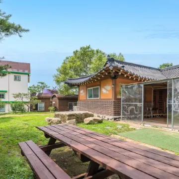 Ganghwa Gichayeohaeng Pension Отели рядом с достопримечательностью «Горная крепость Канхва»