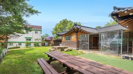 Ganghwa Gichayeohaeng Pension Отели рядом с достопримечательностью «Bomunsa Temple»