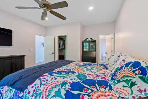 New build 5-bedroom waterfront lake house in Saratoga Springs