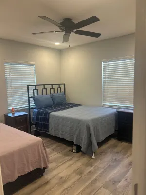 Charming 2-bedroom house with WiFi, AC in welcoming Eastpoint