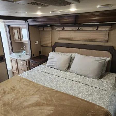 Cozy RV with WiFi and HVAC in Glendale/North Phoenix Luxury Fifth wheel camper