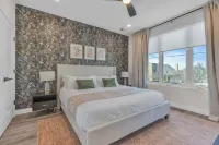4th Floor: Rooftop_Linens + Towels_2 Master Bedrooms