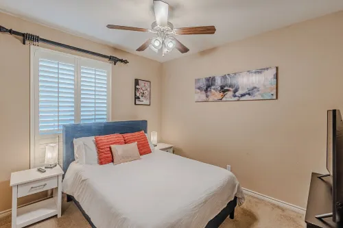 The Castle by the Lake with Pool, Balcony & Garage Parking, Great Location!!