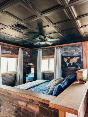 The LookOut! A Romantic Getaway with Spa & Views!