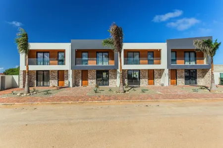 Tuscany Residence Aruba Отели рядом с достопримечательностью «Palm Beach»