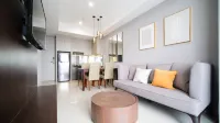 Tidy and Spacious 2Br at Grand Sungkono Lagoon Apartment Các khách sạn ở Dukuhpakis