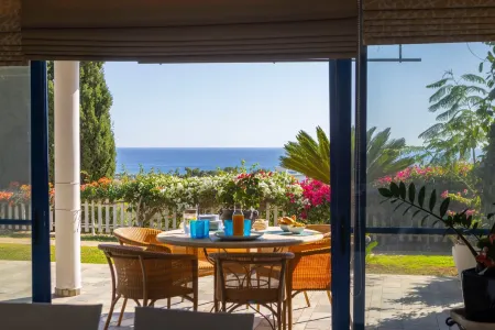 Ayia Napa Sycamore Seaview Отели рядом с достопримечательностью «Морские пещеры-гроты Айя-Напы»