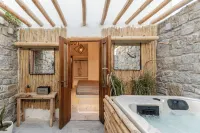 Naxian Serenity Suites - Hot Tub