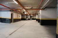 アリュール - 駐車場