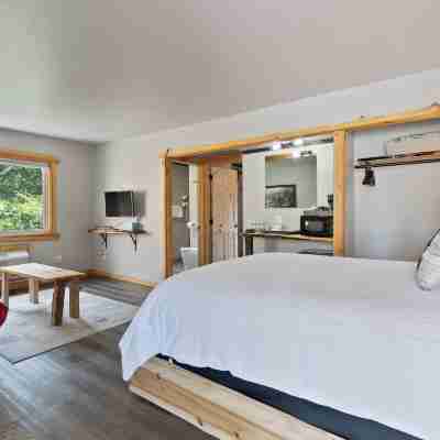 Lake Village Lodge Rooms