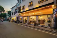 Trang Trang Hotel in zona Base Bar