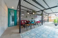 Ultima Guest House Hotels in Batununggal