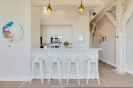 เดอะ สปีคอีซี่ ดาวน์ทาวน์ นิวพอร์ตนิวส์